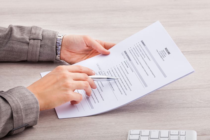 7 things a résumé should have to get a recruiter s attention in six